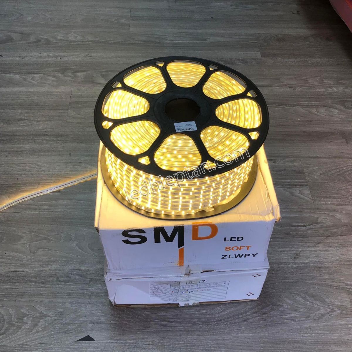 Cuộn LED 220V tim đôi màu vàng nắng