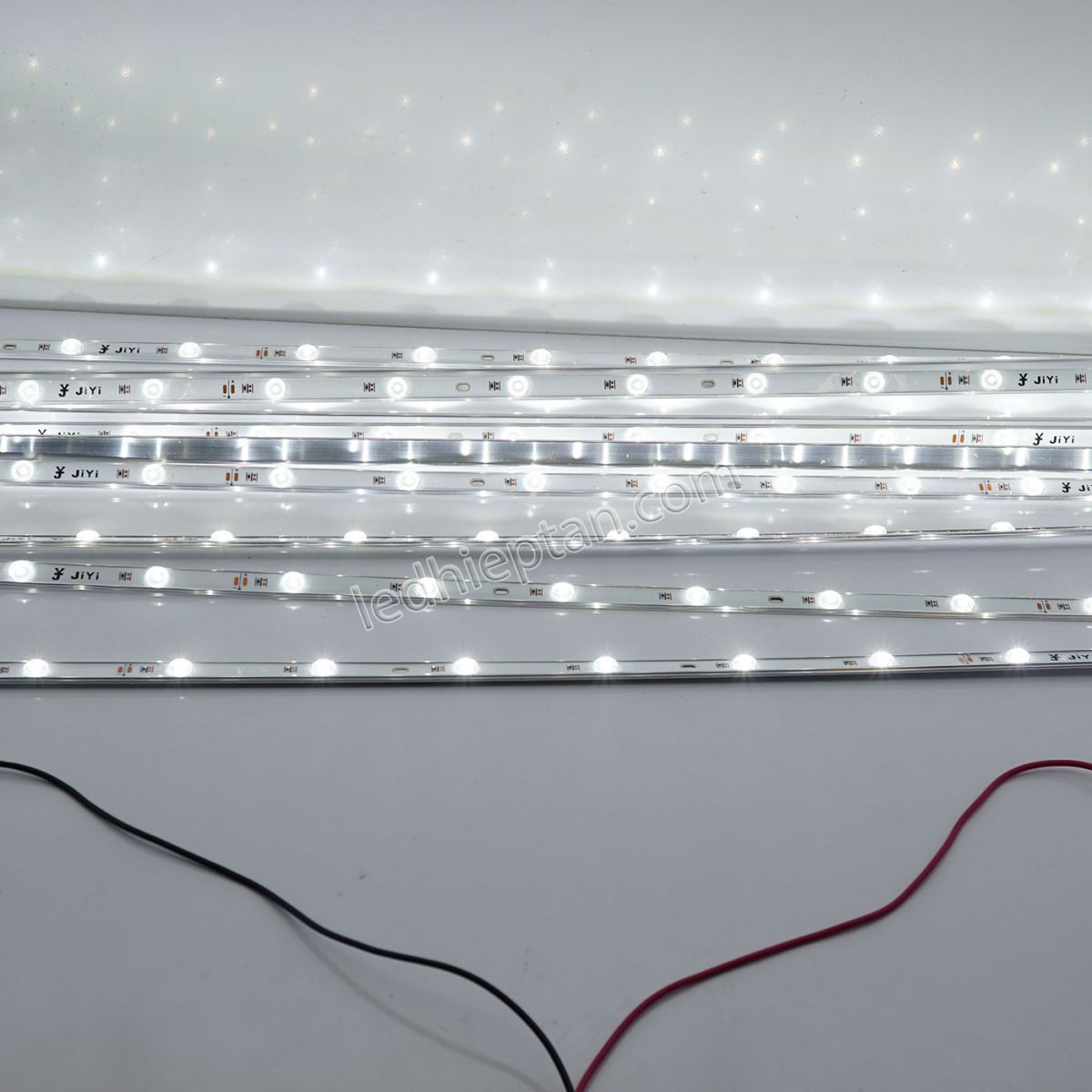 LED cây hộp đènngoài trời (1 bó 10 cây) LR 1020*16-12 led/12w