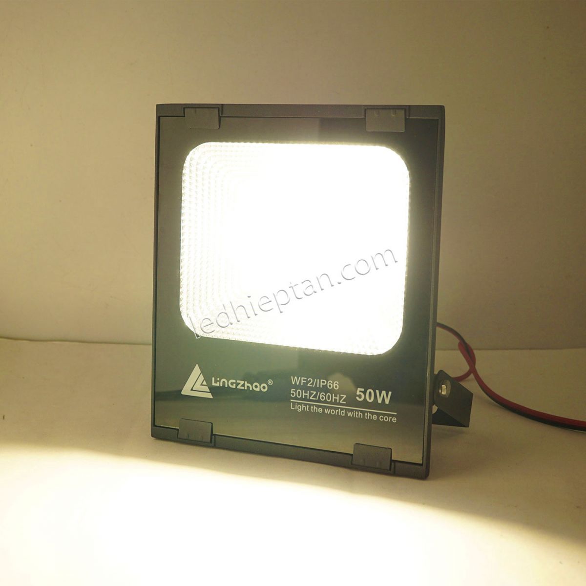 Pha C-50W vàng