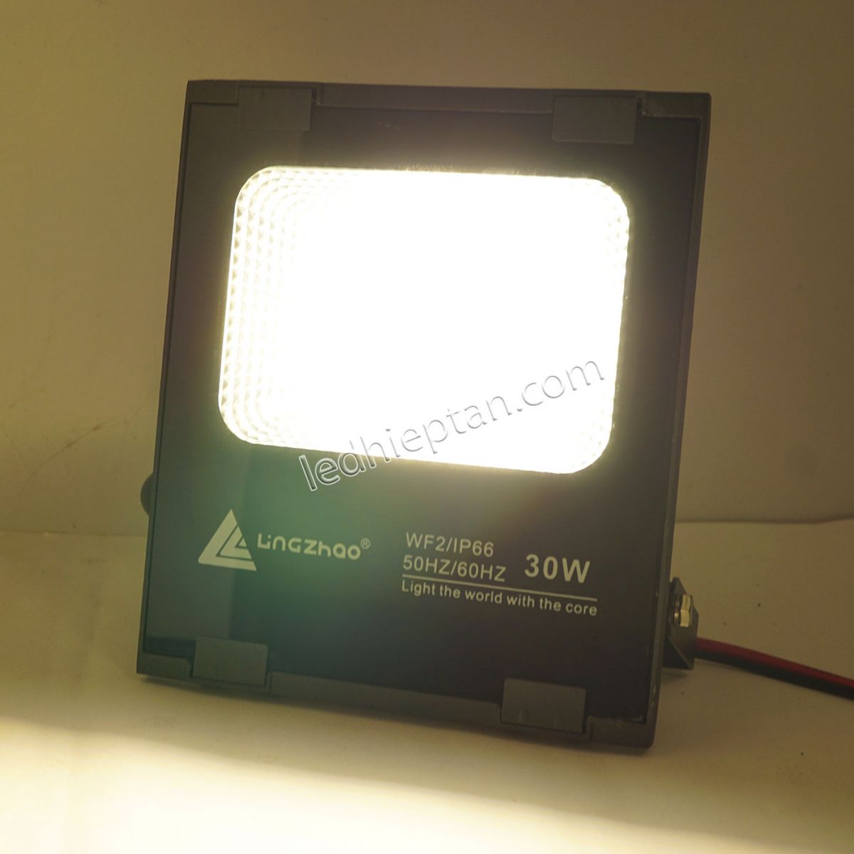 Pha C-30W vàng
