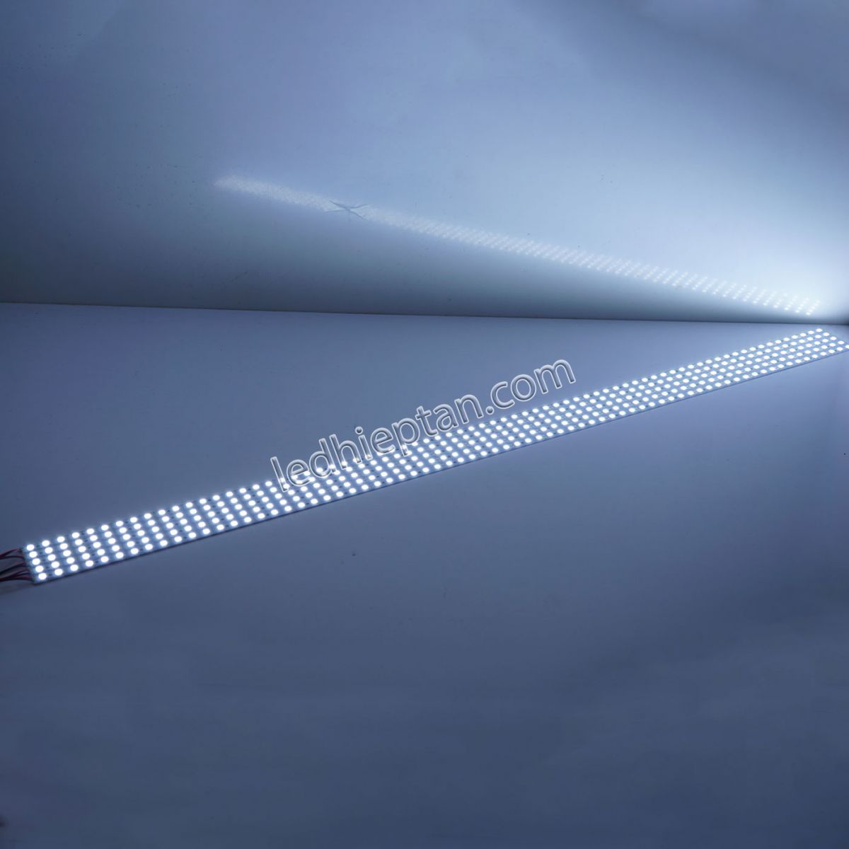 LED Cây tim 5054 trắng 72 LED 12V ( vỉ 5 cây)